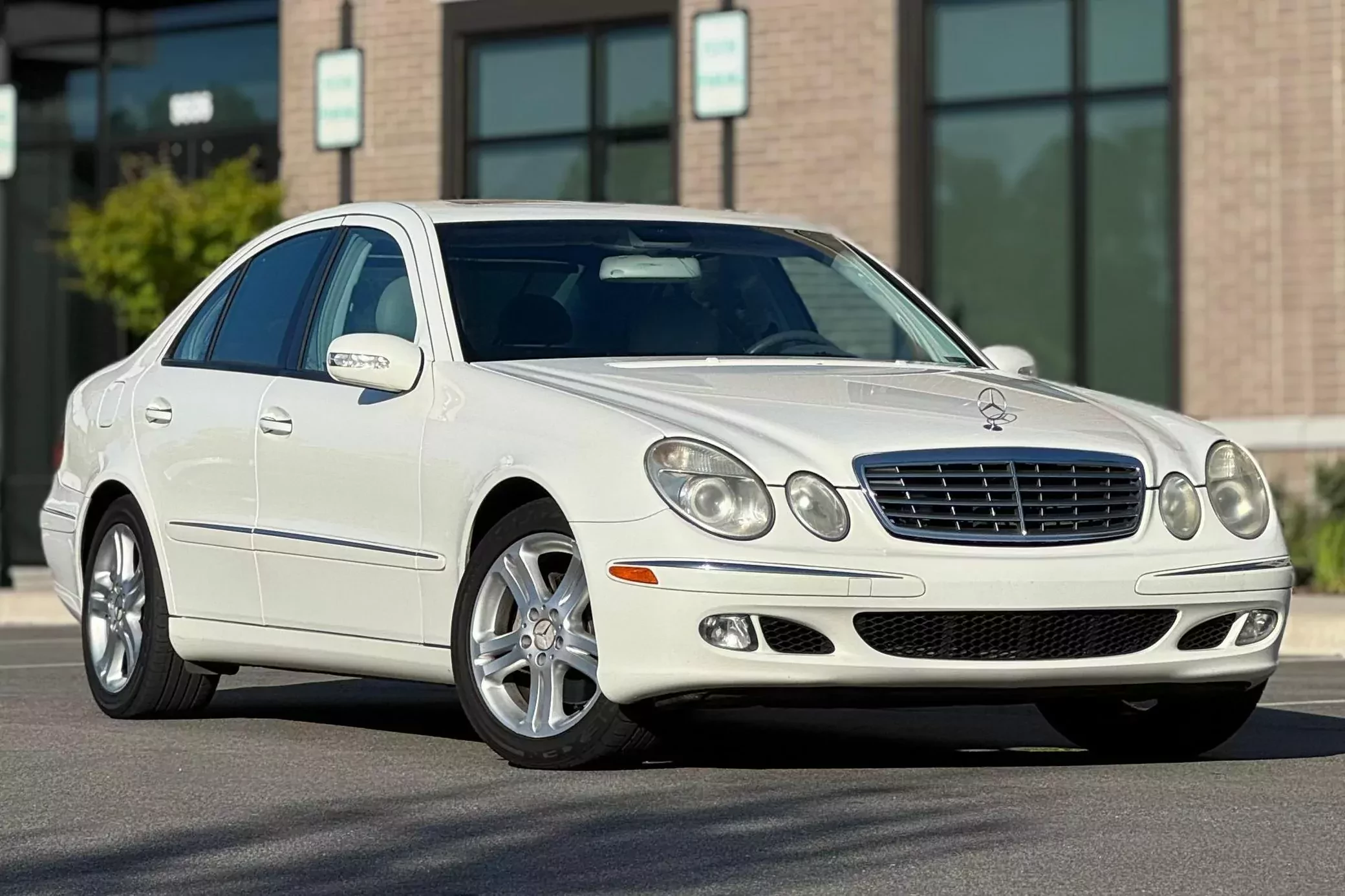 mercedes-e-klasa-v8