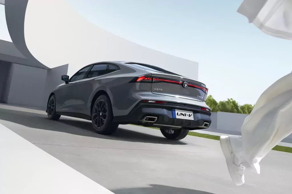 nowy-sedan-changan-uni-v