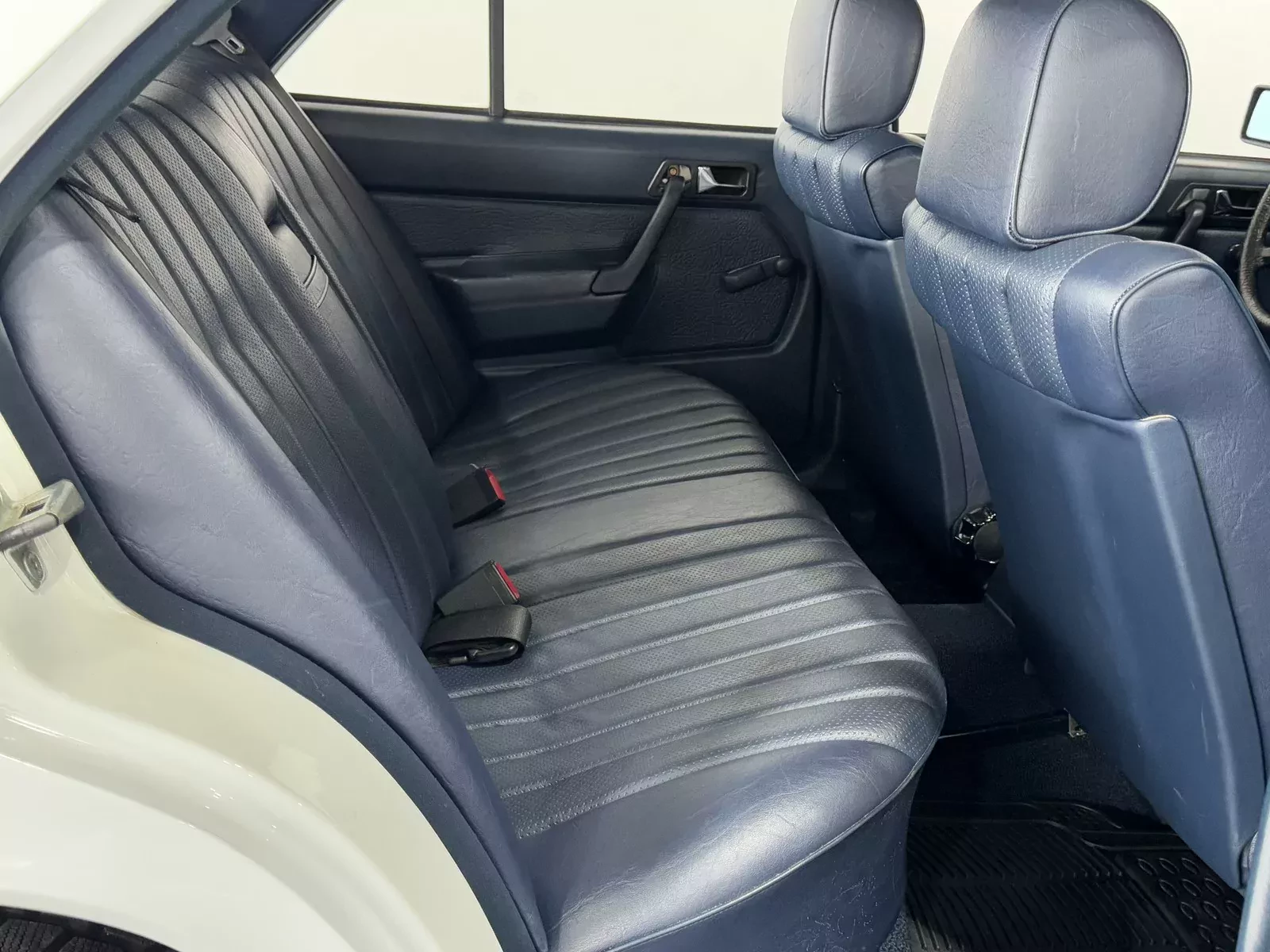 praktycznie-nowy-mercedes-w201