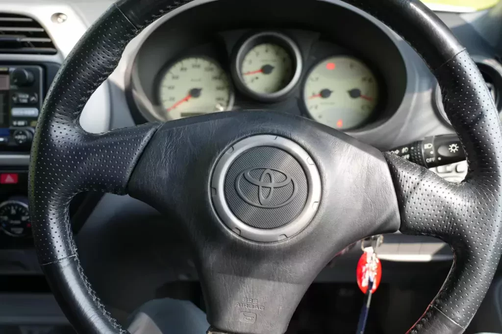 2000-Toyota-RAV4-J-16