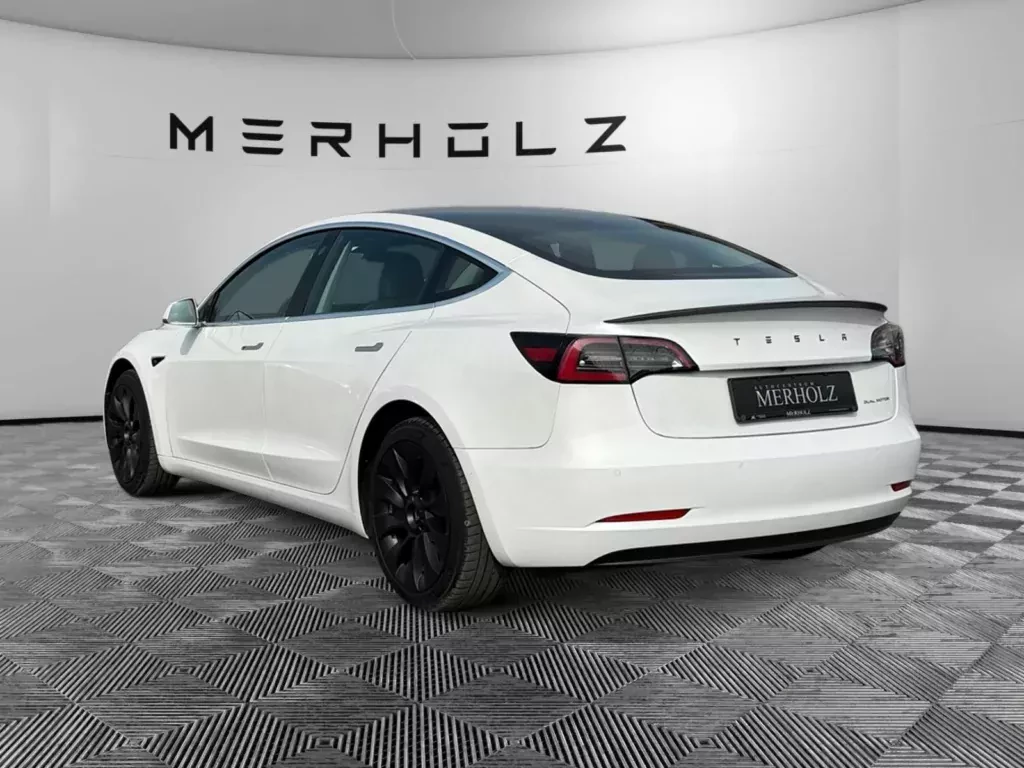 uzywana-tesla-model-3-tanio