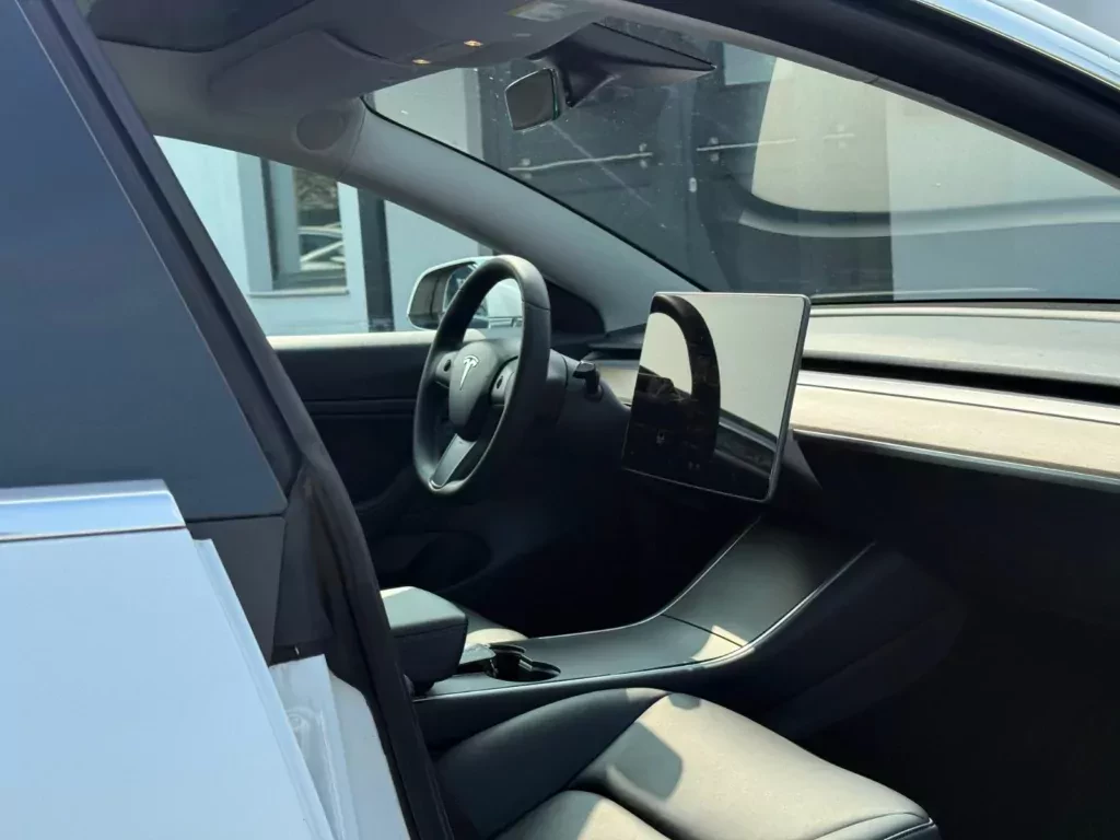 uzywana-tesla-model-3-tanio