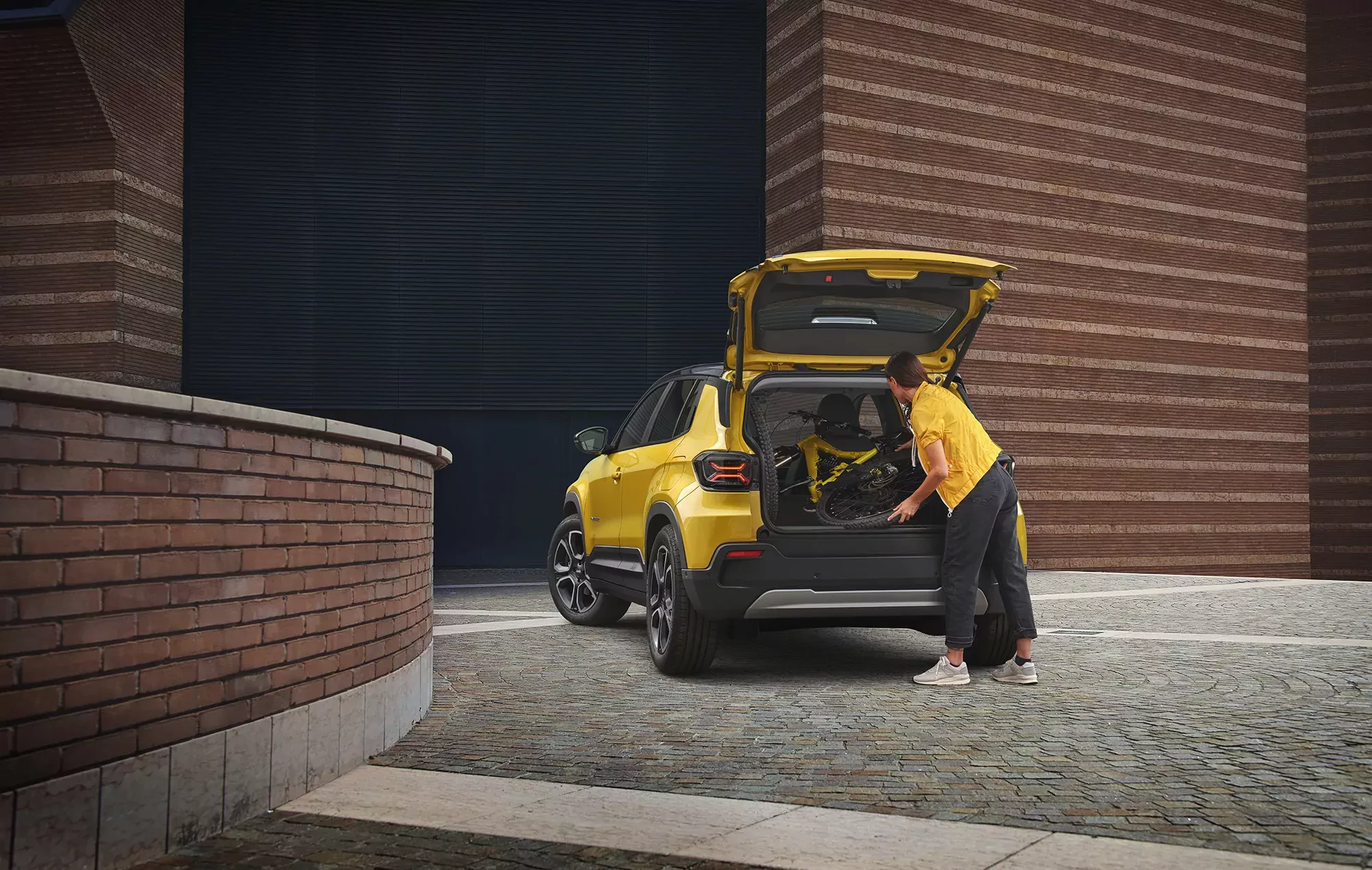 SUV z Polski tak się im spodobał, iż już nie schodzi z podium. Ponad trzykrotny wzrost sprzedaży i ceny od 94 362 zł