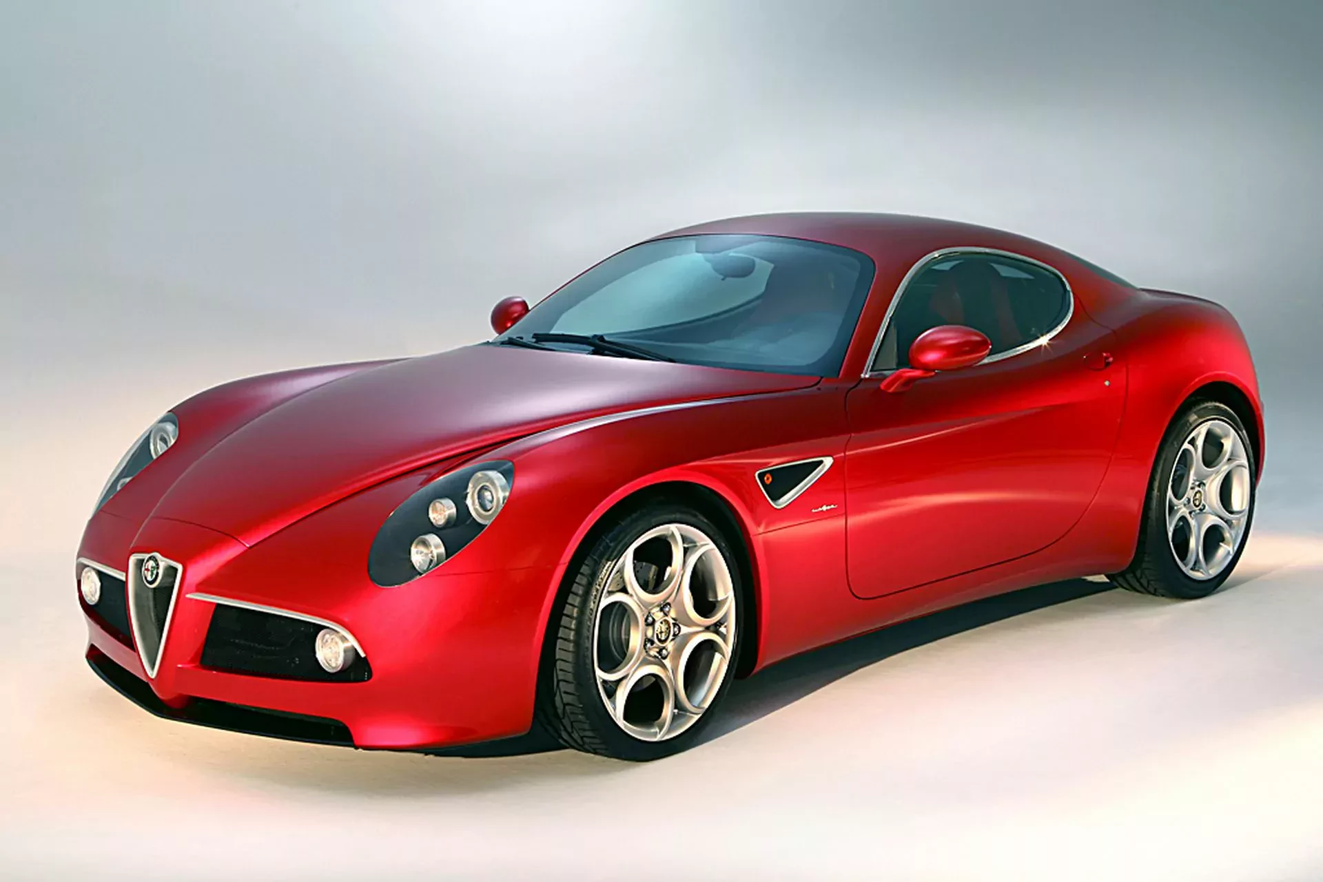 Alfa Romeo 8C Competizione silnik moc osiągi cena ceny opinie zalety prędkość