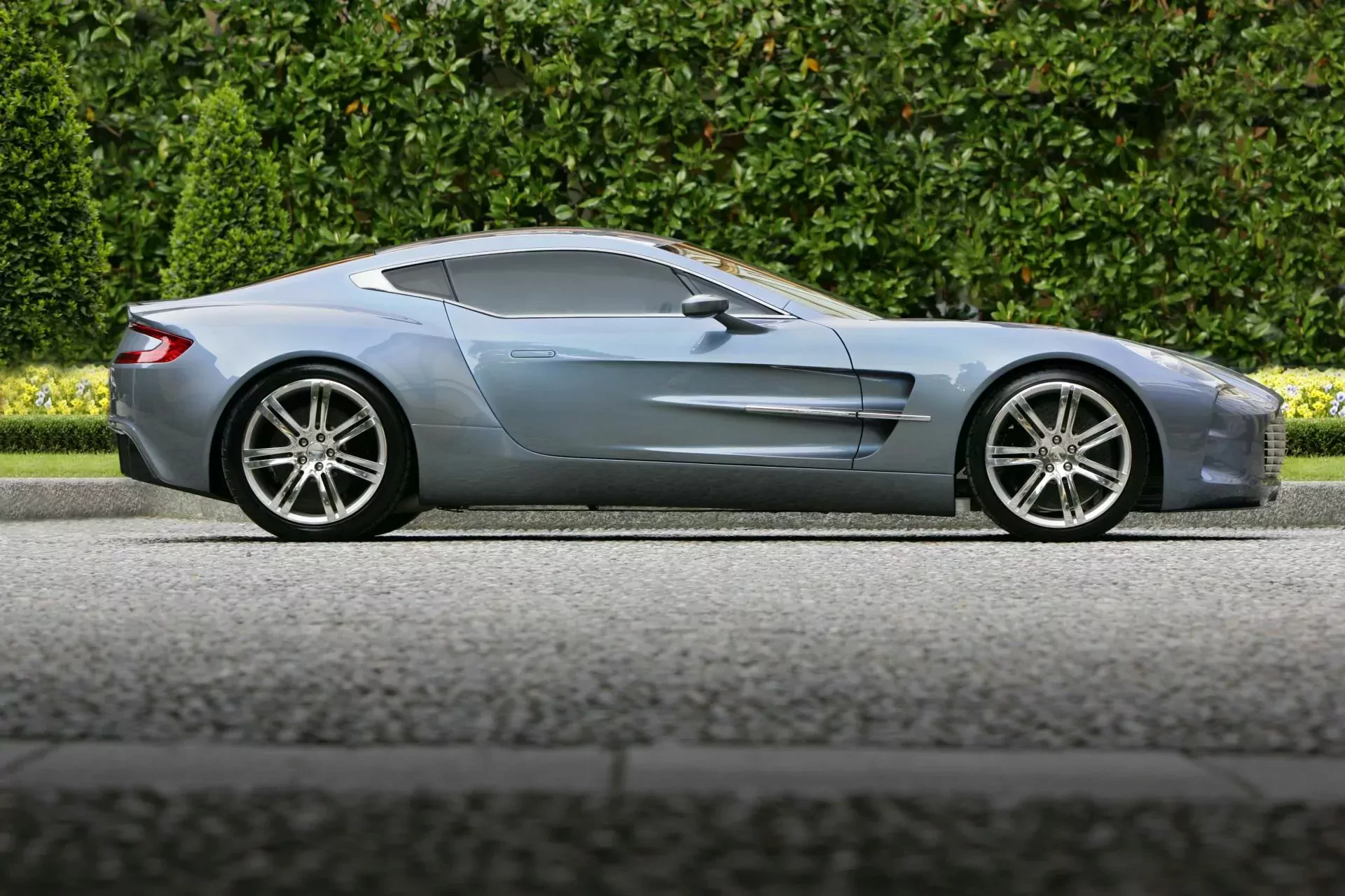 Aston Martin One-77 dostępność cena silnik V12 moc osiągi przyspieszenie