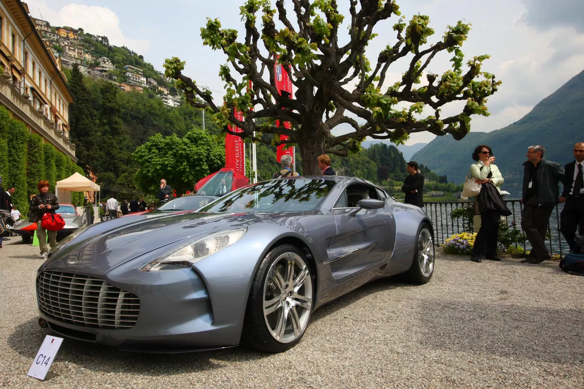 Aston Martin One-77 dostępność cena silnik V12 moc osiągi przyspieszenie