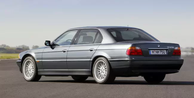 BMW James Bond Z3 Z8 750iL E38 samochody Bonda jakimi jeździł cena ceny