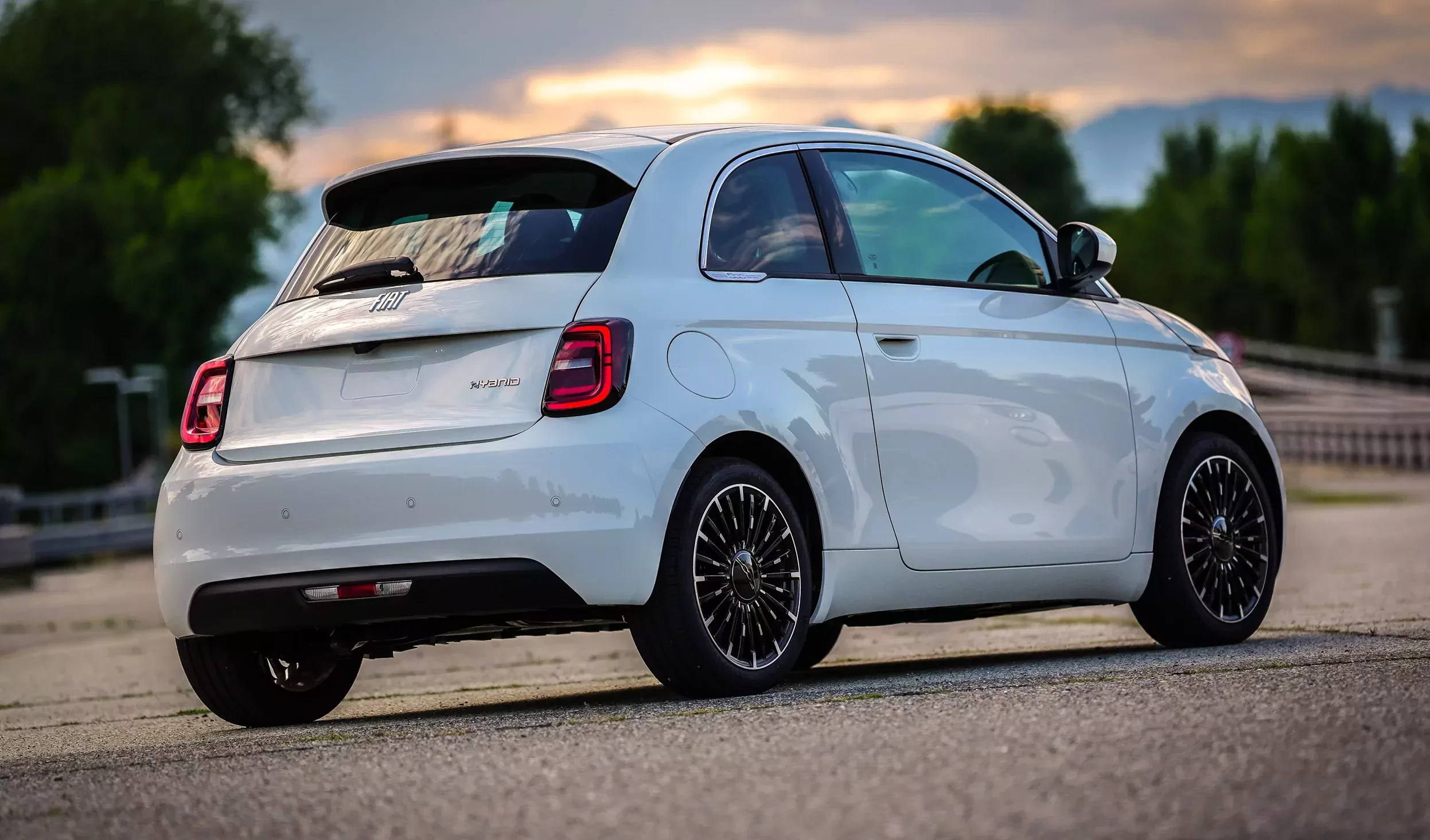 Nowy Fiat 500 Hybrid 2026
