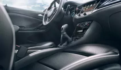 Opel Astra Sports Tourer wnętrze 2016