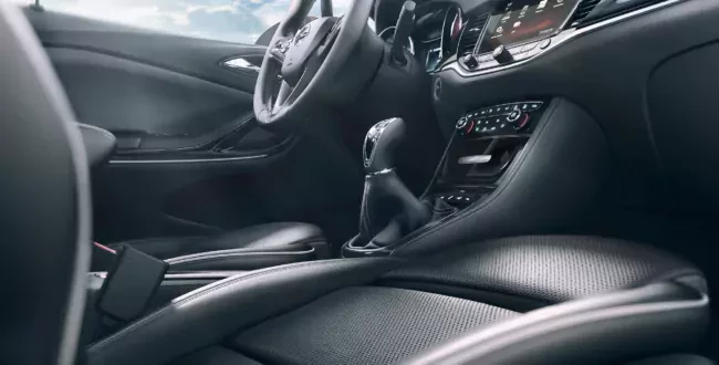 Opel Astra Sports Tourer wnętrze 2016