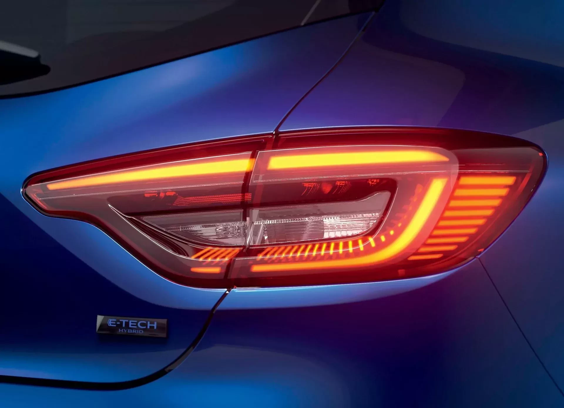 Renault tak ścięło tu ceny, iż Dacia nie ma jak odpowiedzieć. Polacy kupują największy hit od ręki za 66 656 zł