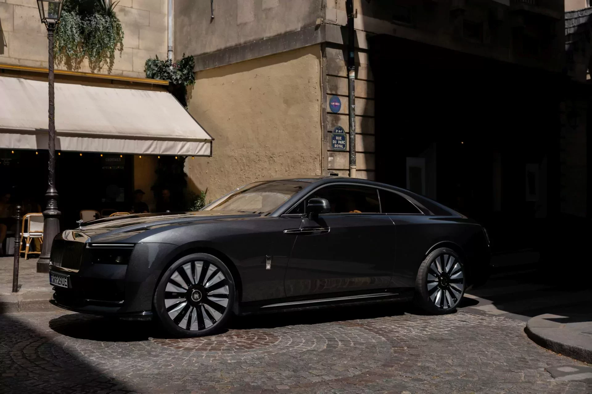 Rolls-Royce cena silnik moc spalanie ceny używany nowy Phantom Spectre Cullinan