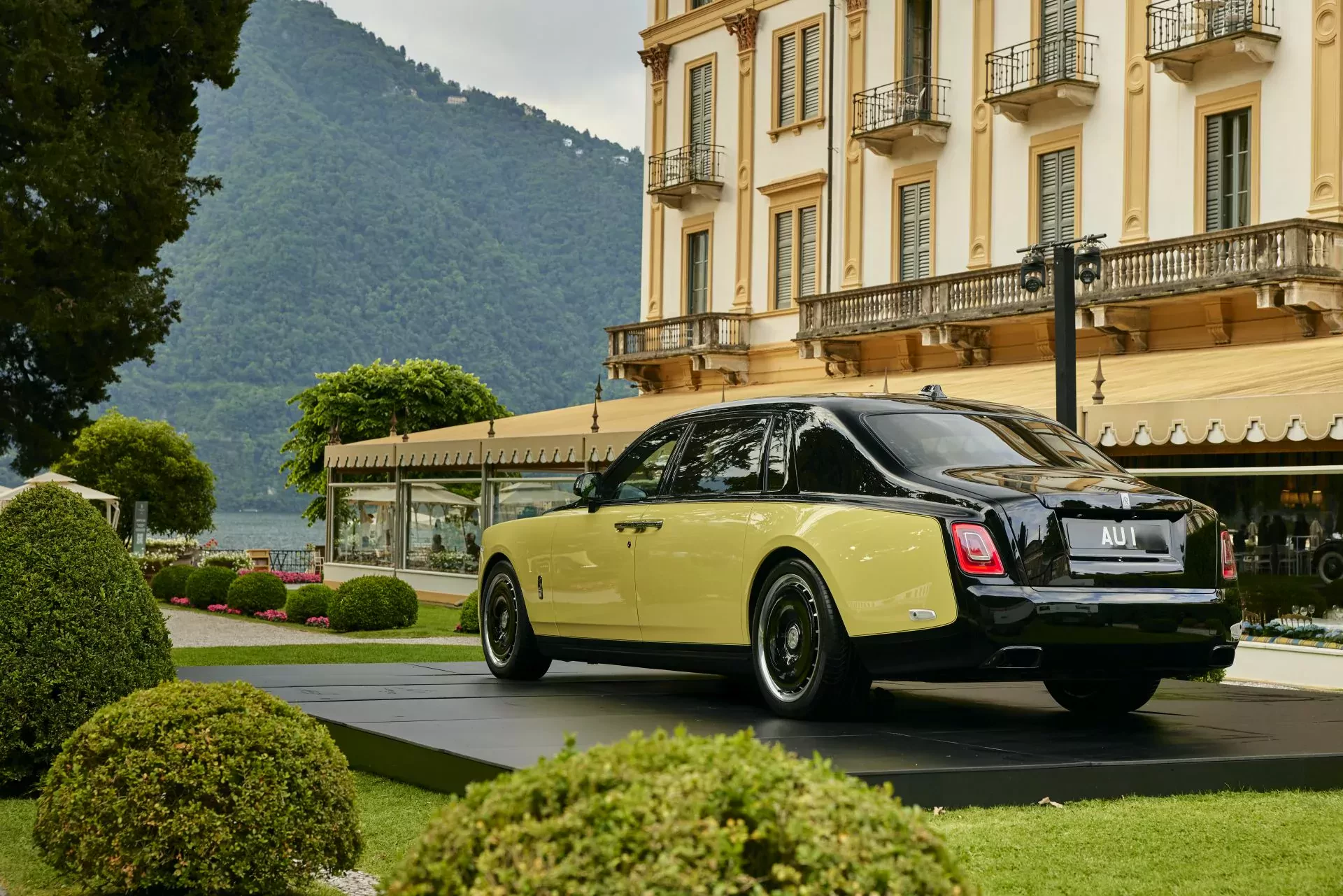 Rolls-Royce cena silnik moc spalanie ceny używany nowy Phantom Spectre Cullinan