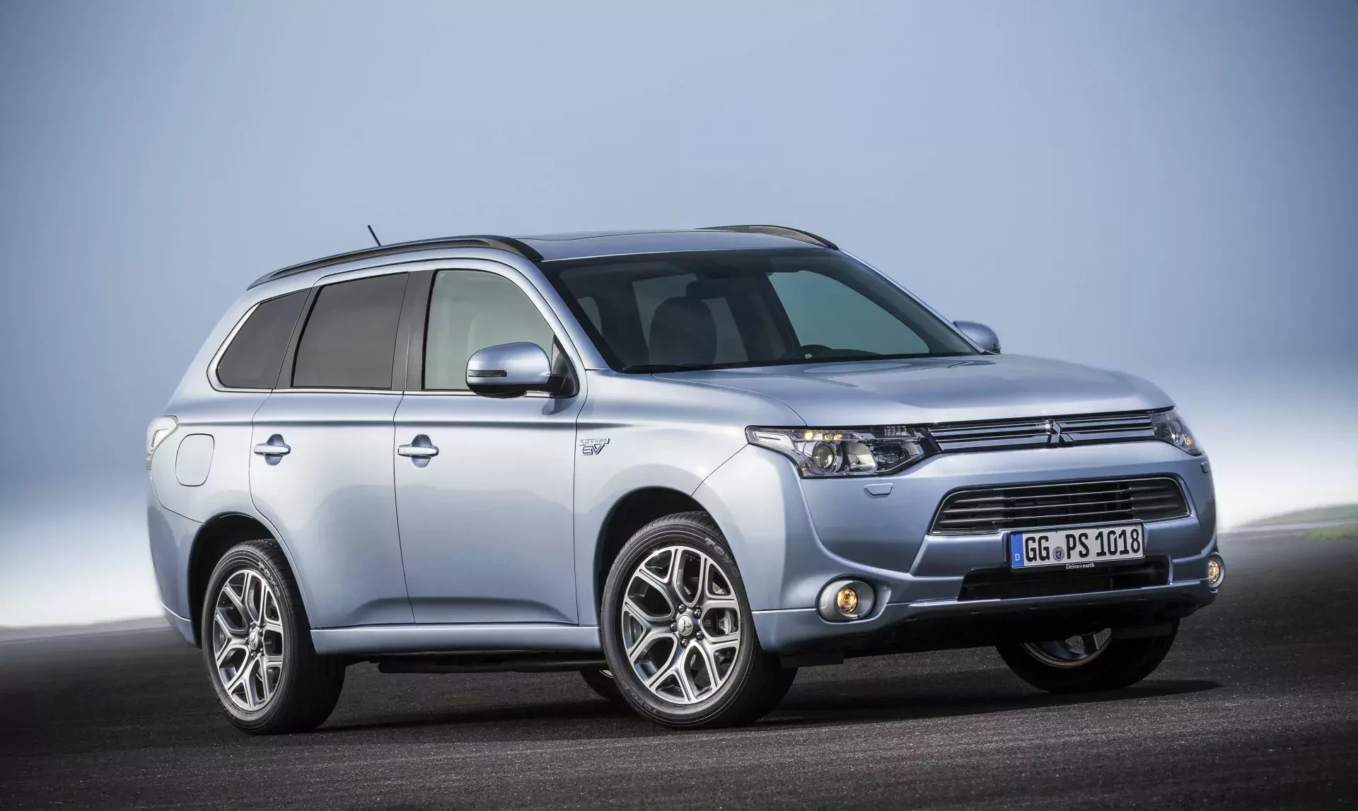 SUV mitsubishi outlander silnik napęd cena ceny używany moc osiagi opinie oceny
