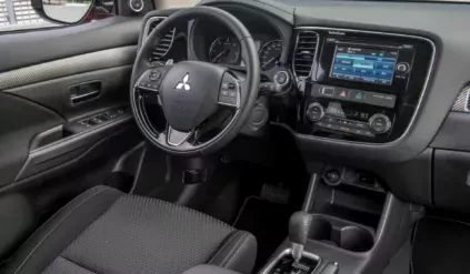 SUV mitsubishi outlander silnik napęd cena ceny używany moc osiagi opinie oceny