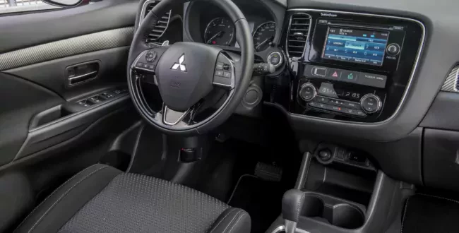 SUV mitsubishi outlander silnik napęd cena ceny używany moc osiagi opinie oceny