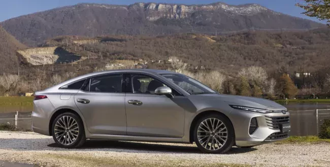 Skoda Superb ma rywala w Bestune B70 w rozmiarze BMW serii 5