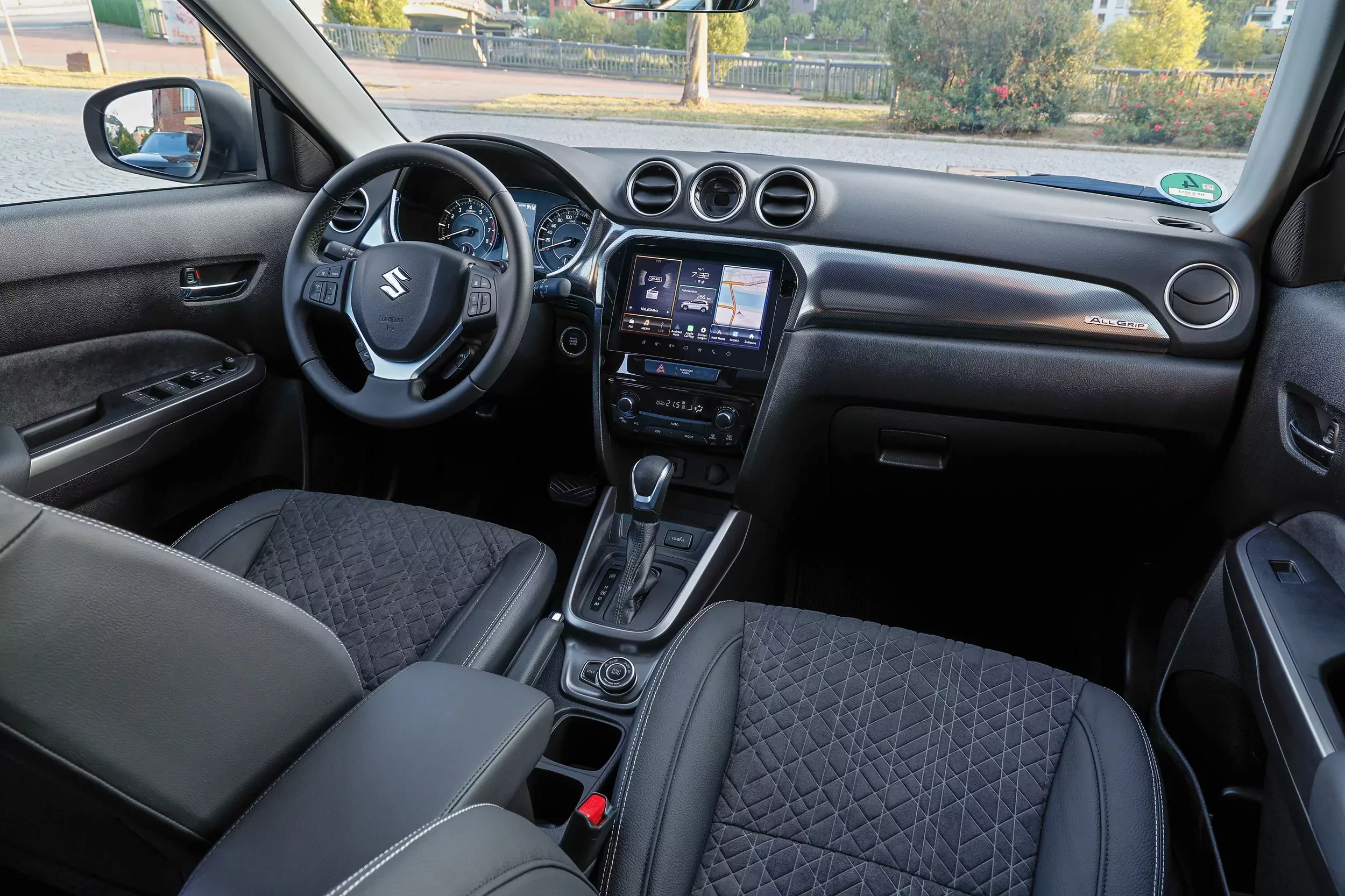 hybrydowe jak Toyota Suzuki_Vitara_