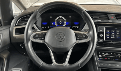 praktycznie-nowy-volkswagen-touran