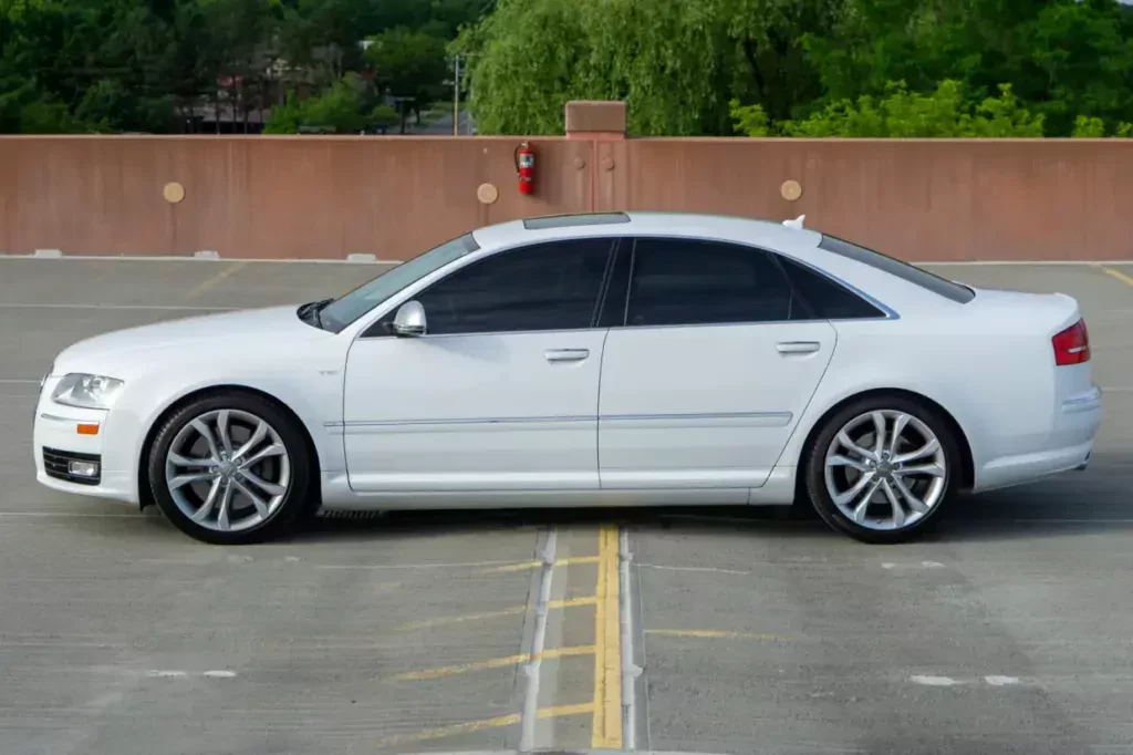 2008_audi_s8_img_8260-88952