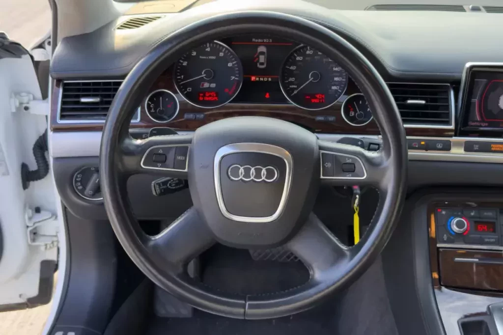 2008_audi_s8_img_8260-88952