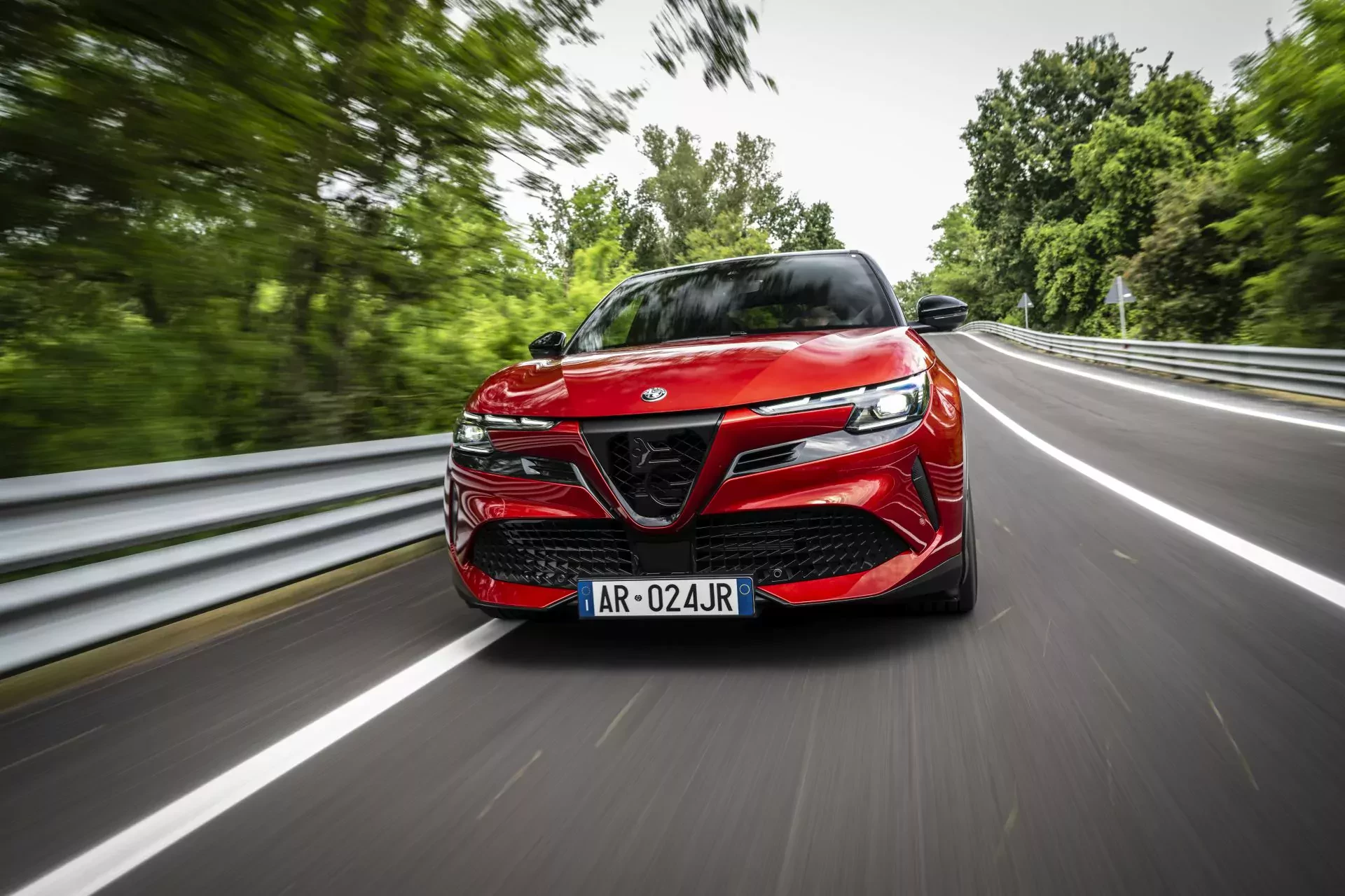 Alfa Romeo Junior SUV silnik cena spalanie moc hybryda elektryk ceny nowy opinie oceny zalety