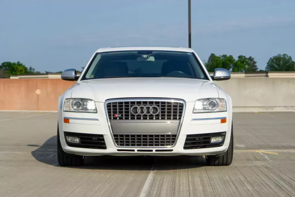 2008_audi_s8_img_8260-88952