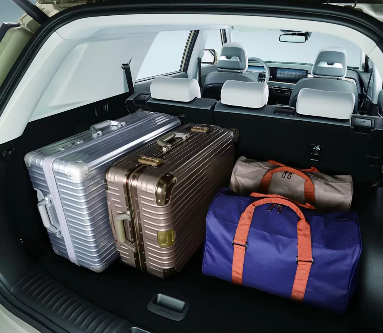 Koreańczycy wkraczają do ligi dużych hybrydowych SUV-ów na terytorium Dacii. Wygrywa z Bigsterem osiągami i wielkim bagażnikiem