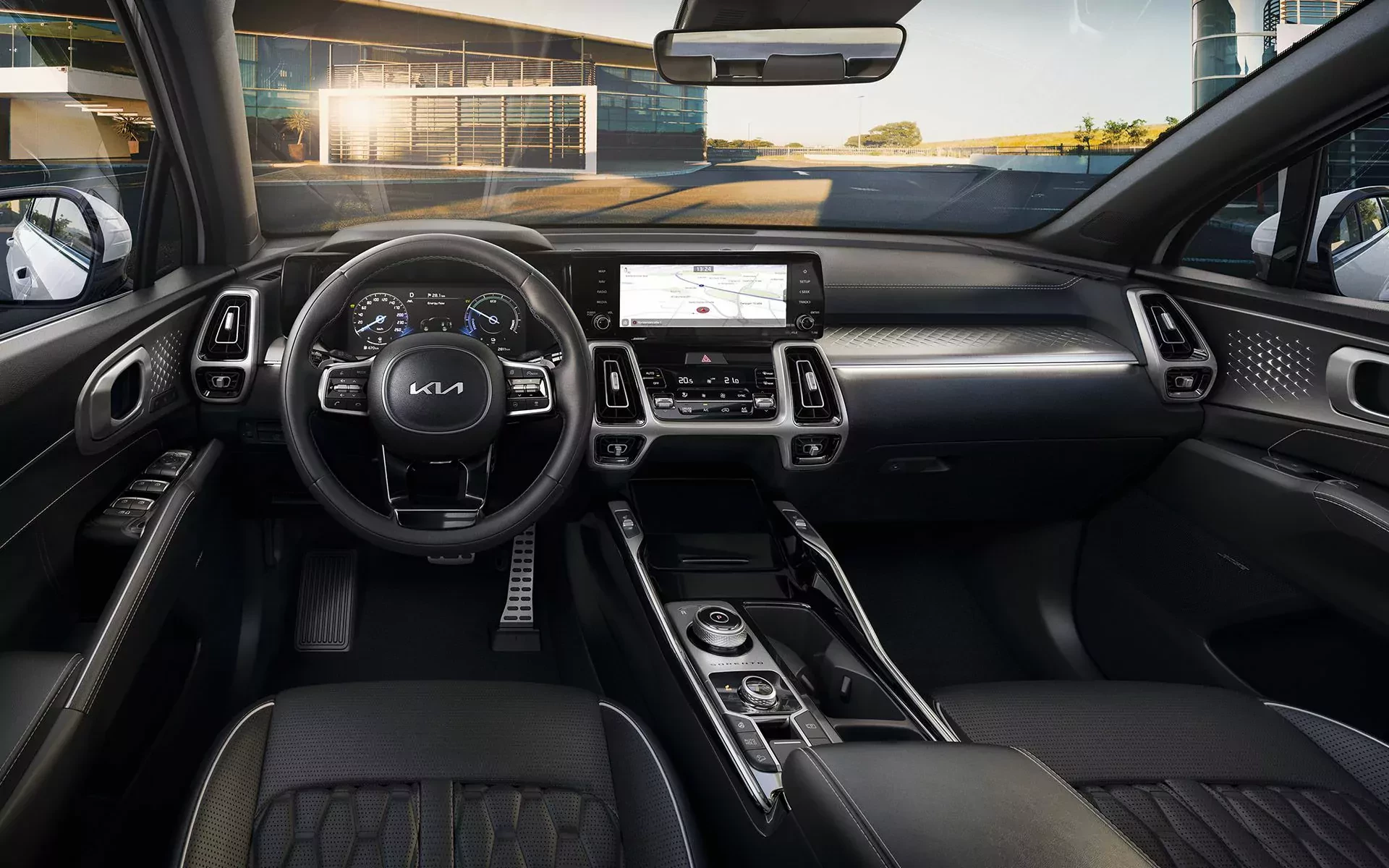 7-miejscowy SUV Kia rozbija bank. Oznaczył tu swoje terytorium, pokonując wszystkich jak leci