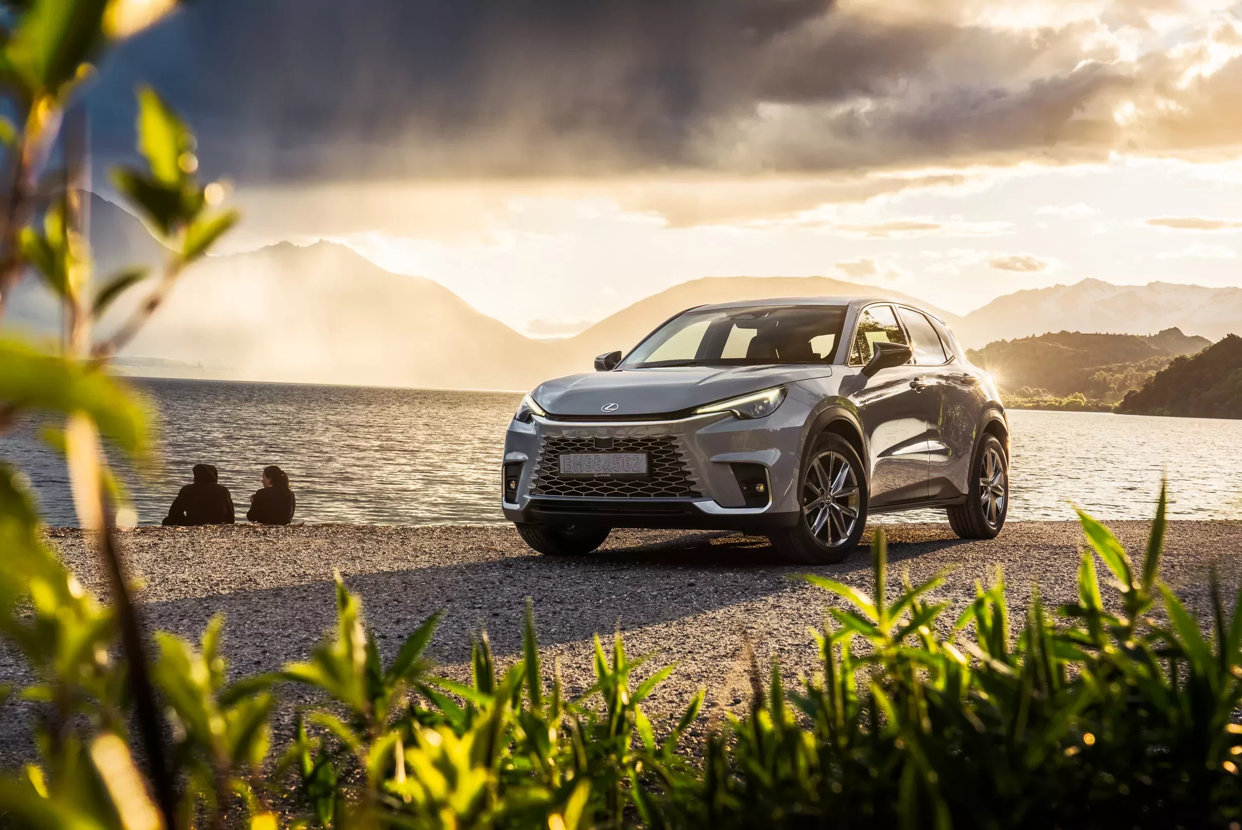 Lexus LBX HEV-cementgray SUV