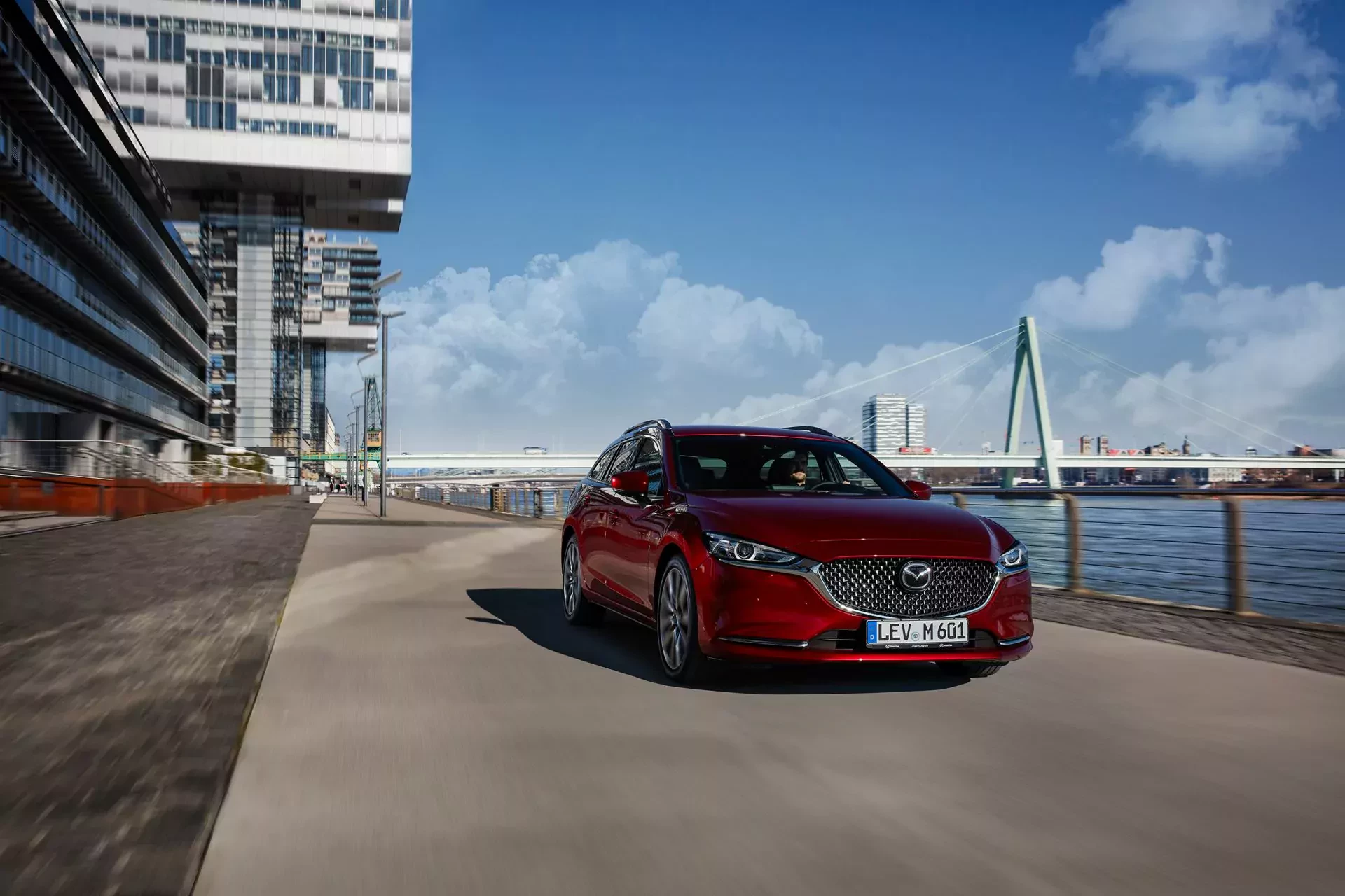 Mazda 6 silnik cena spalanie moc osiągi używana nowa rocznik diesel benzyna zalety opinie wady trzecia generacja