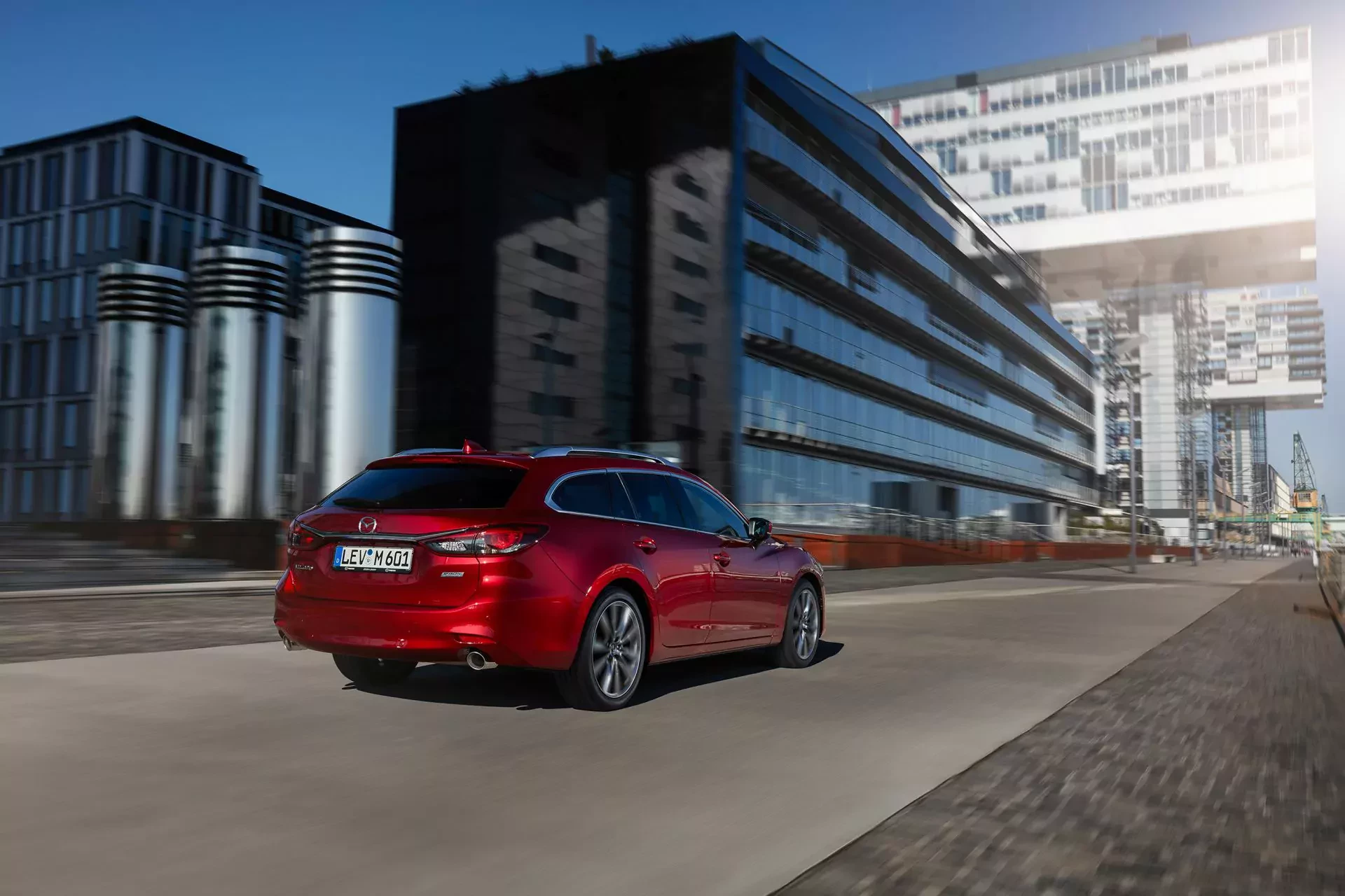 Mazda 6 silnik cena spalanie moc osiągi używana nowa rocznik diesel benzyna zalety opinie wady trzecia generacja