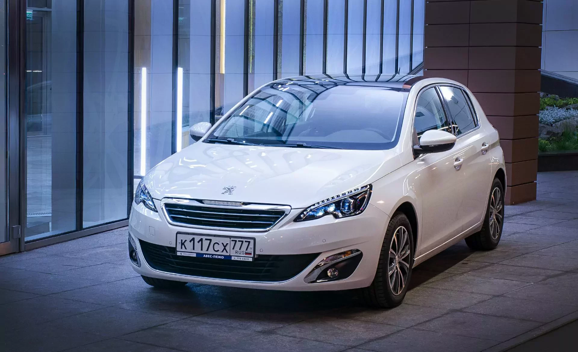 Peugeot 308 diesel benzyna silnik cena spalanie ceny osiągi opinie oceny zalety wady