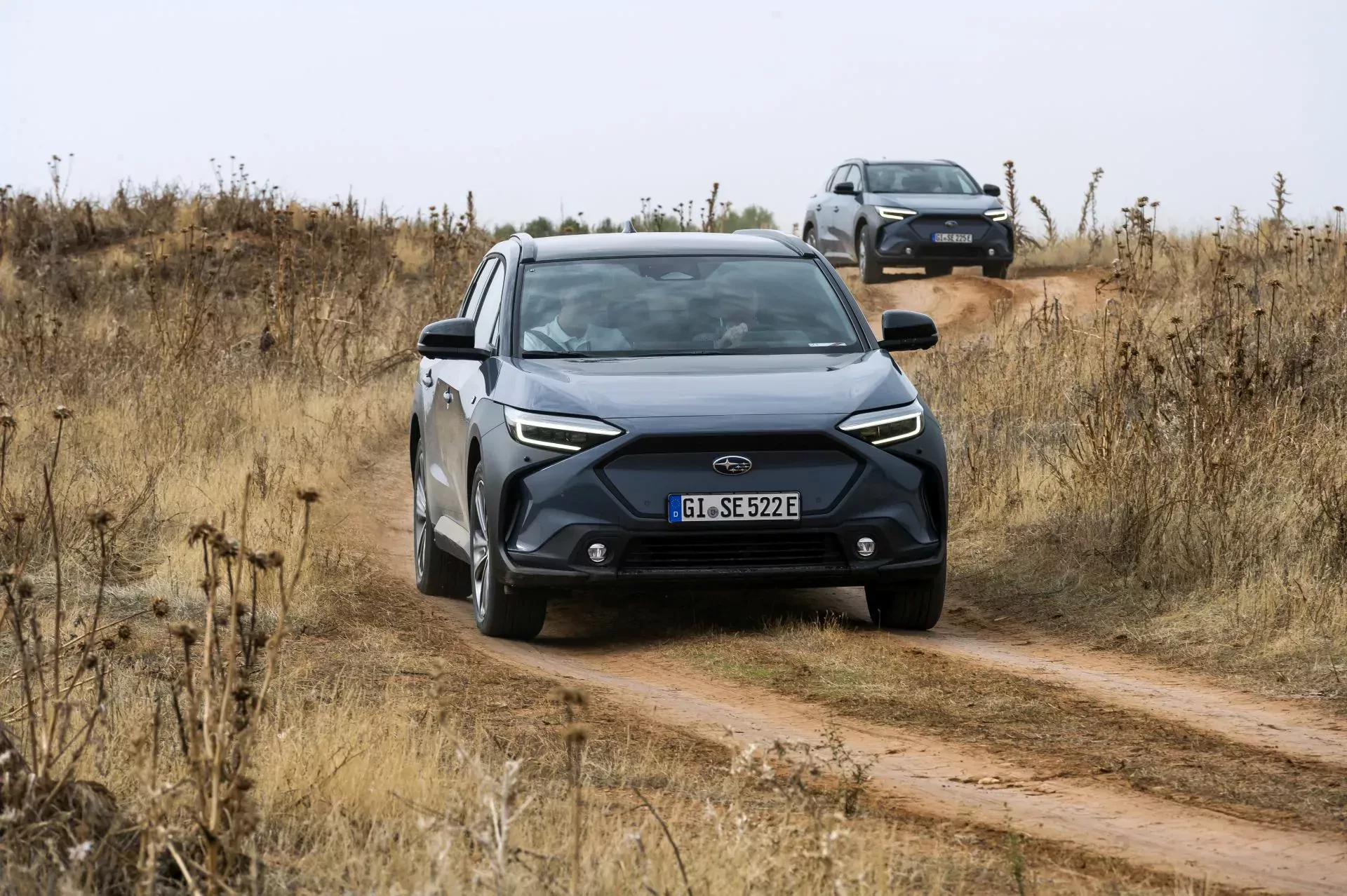 SUV Subaru Solterra silnik elektryczny zasięg ładowanie oceny opinie zalety Toyota