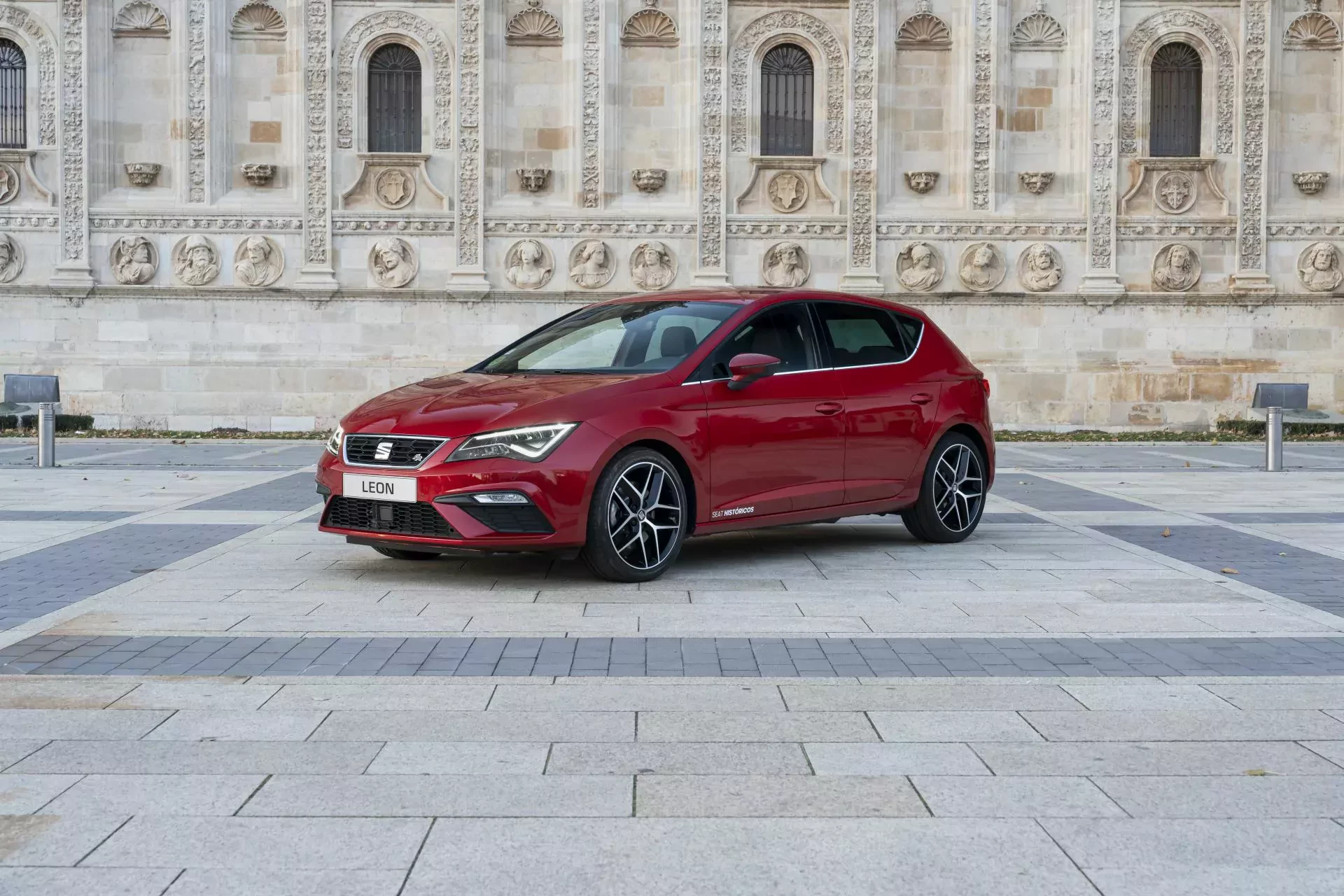 Seat Leon trzecia generacja benzyna diesel tsi tdi 2.0 1.4 silnik spalanie ceny cena zalety opinie