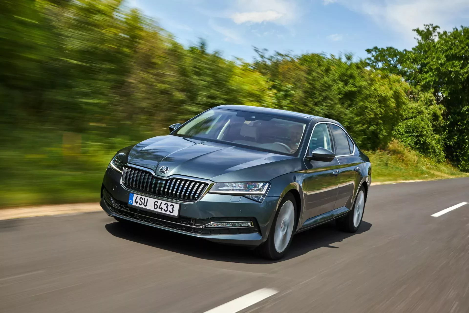 Skoda Superb silnik cena spalanie moc osiągi diesel benzyna trzecia generacja rocznik III opinie oceny zalety wady