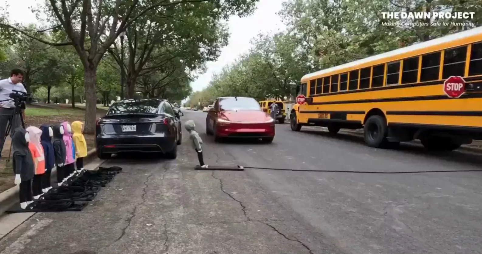 Tesla autopilot test zderzenie jazda autonomiczna system
