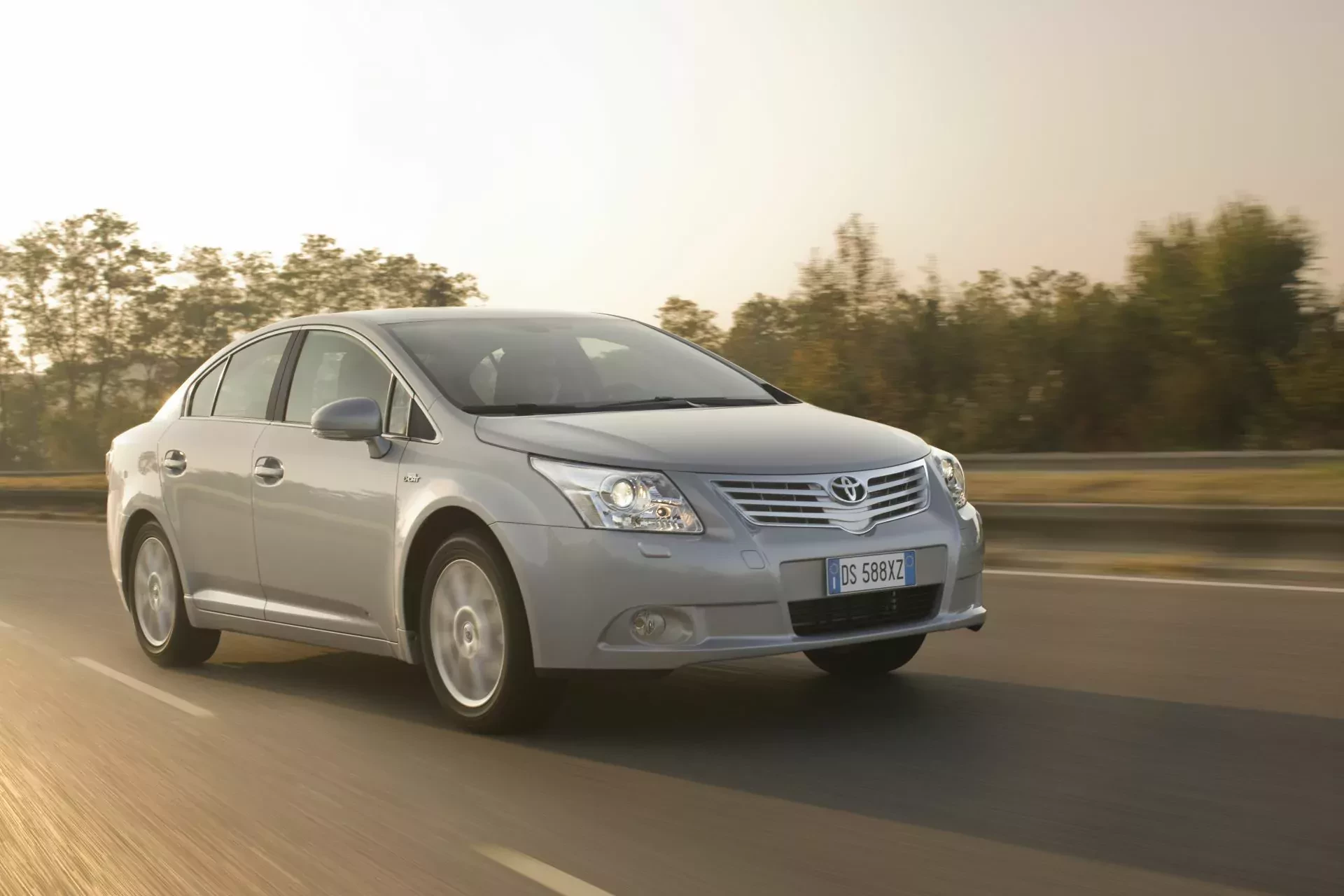 Toyota Avensis cena ceny używana opinie oceny wady zalety silniki spalanie moc osiagi