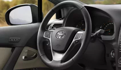 Toyota Avensis cena ceny używana opinie oceny wady zalety silniki spalanie moc osiagi