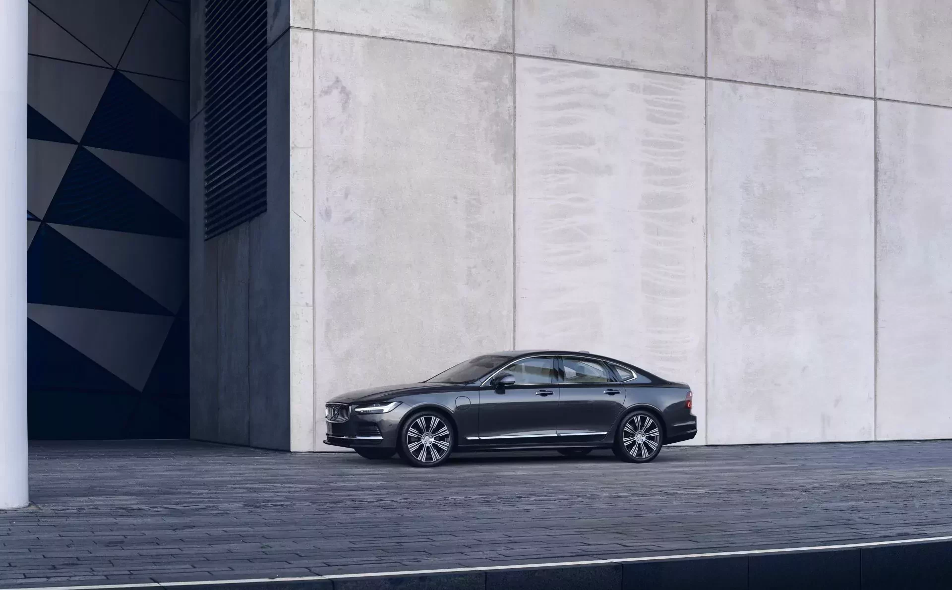 Volvo S90 silnik cena ceny hybryda benzyna diesel opinie oceny zalety wady spalanie