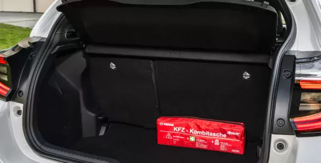 hybyrdowa Mazda 2 alternatywa Toyoty Yaris