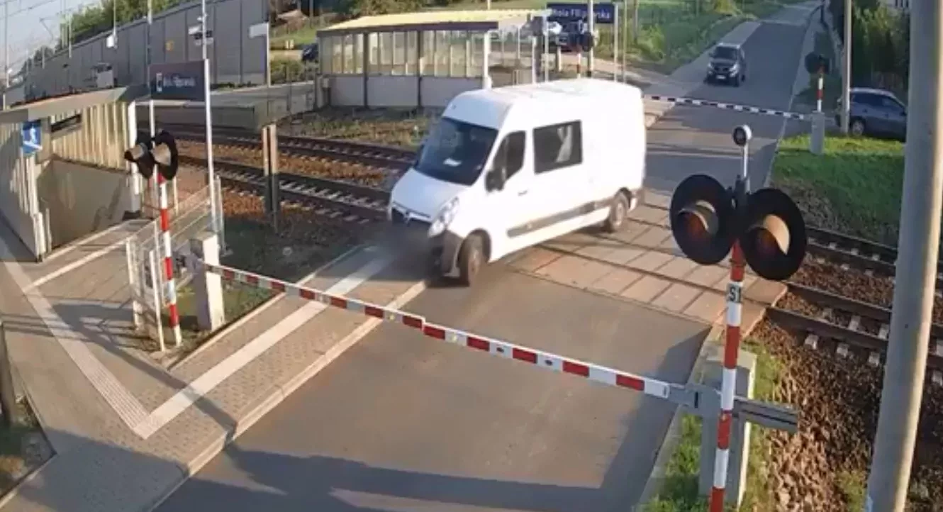 Każdy kierowca ma na drogach szereg przywilejów, ale także obowiązków. Ludzie często nie mają świadomości tego, jak działa prawo i jakie