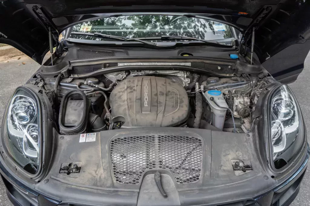 suv-porsche-macan-z-2018-roku