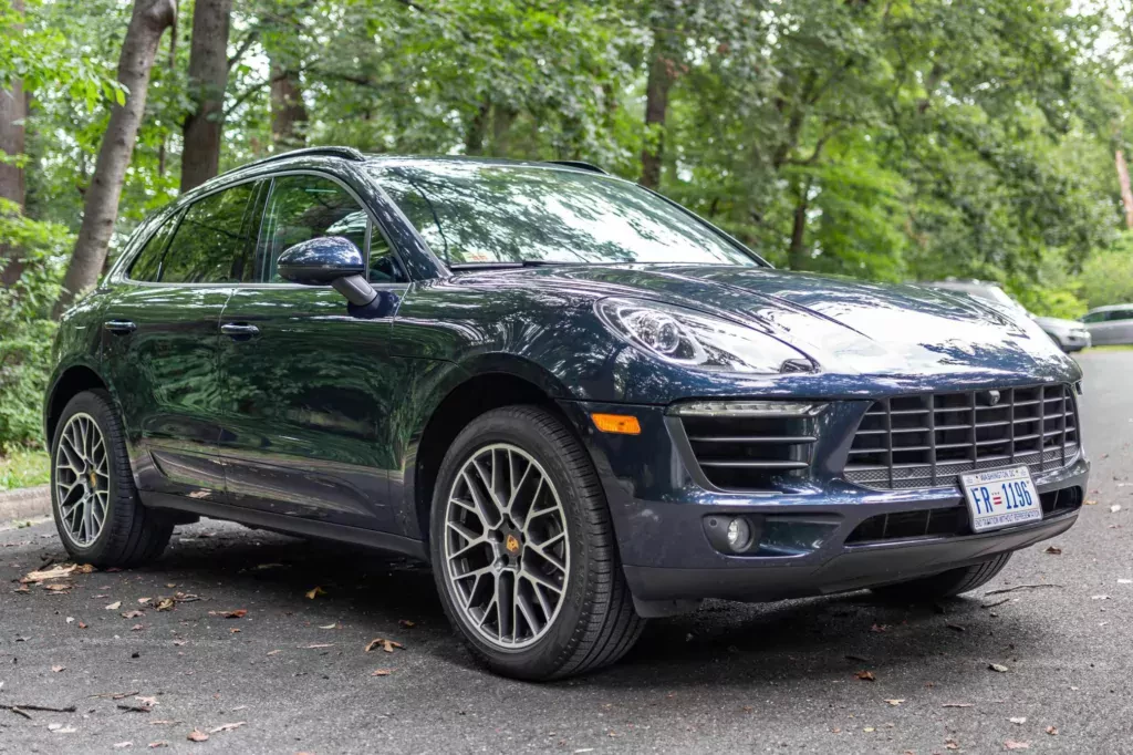 suv-porsche-macan-z-2018-roku