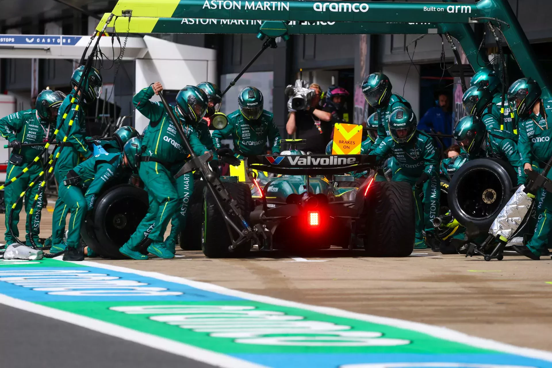 zmiana opon opony czas Formuła 1 McLaren F1 Red Bull