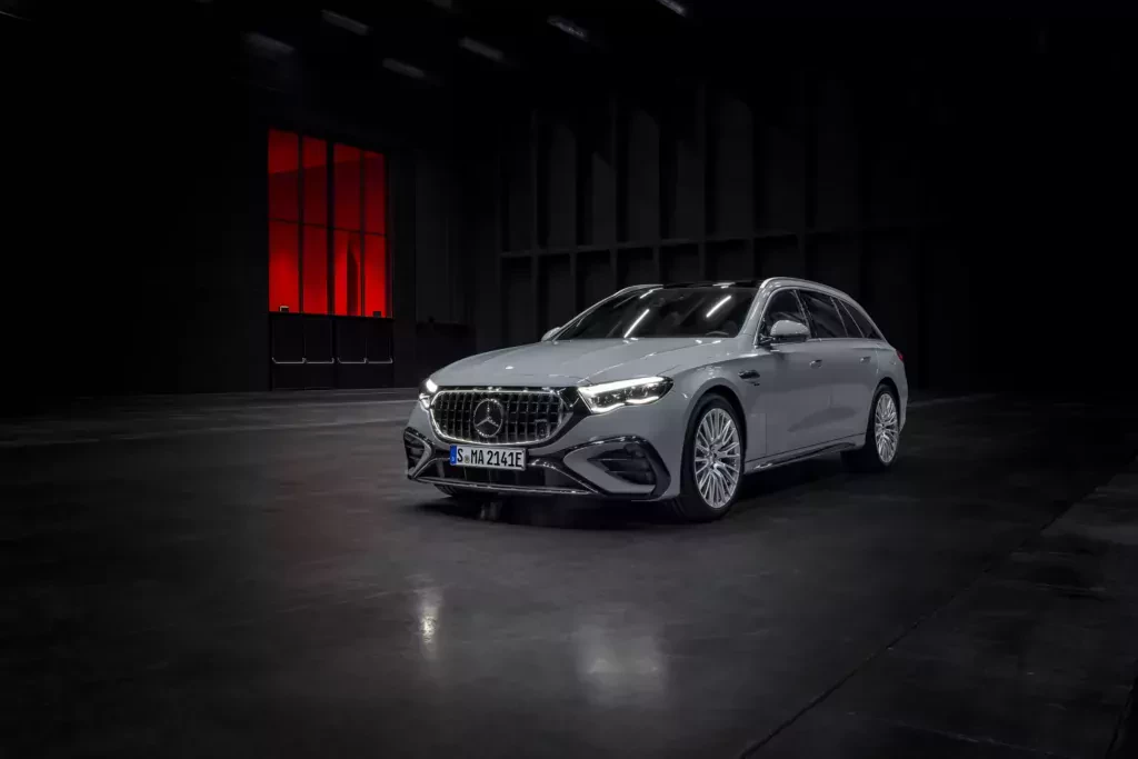 2026-Mercedes-AMG-E53-Wagon-408-14