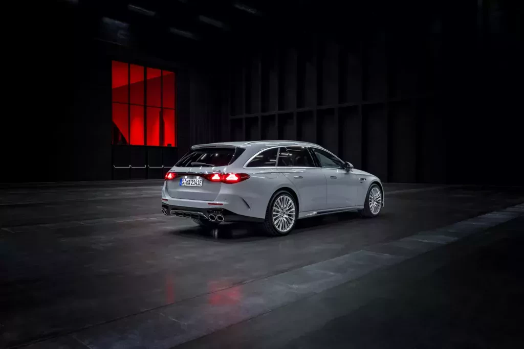 2026-Mercedes-AMG-E53-Wagon-408-14
