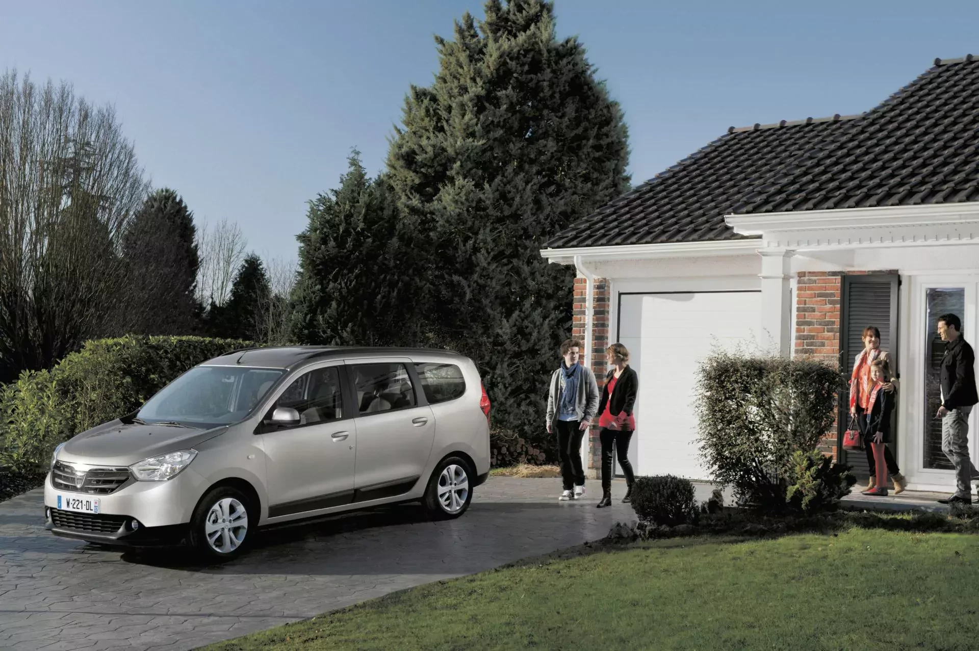 Dacia Lodgy minivan rodzinny samochód cena ceny używany opinie oceny zalety wady