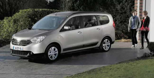 Dacia Lodgy minivan rodzinny samochód cena ceny używany opinie oceny zalety wady