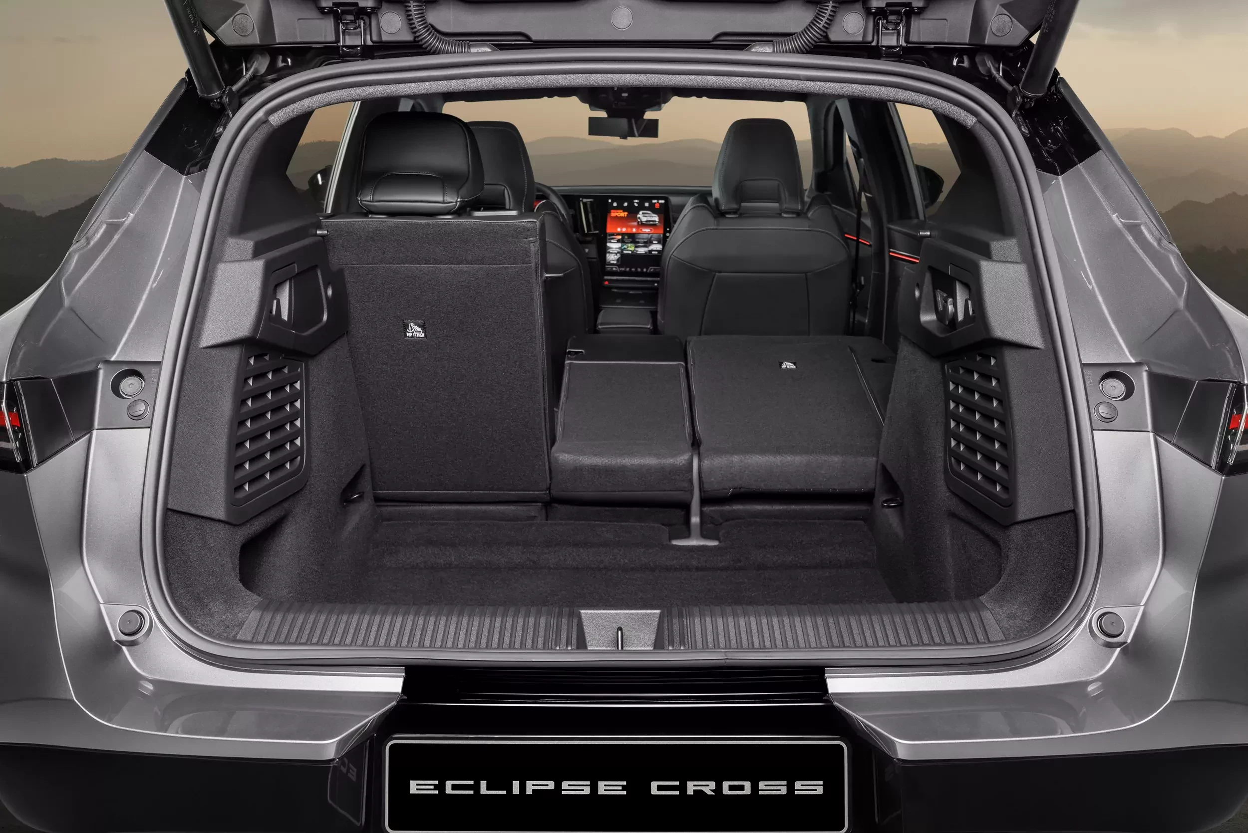 Eclipse_Cross SUV EV widok bagażnika
